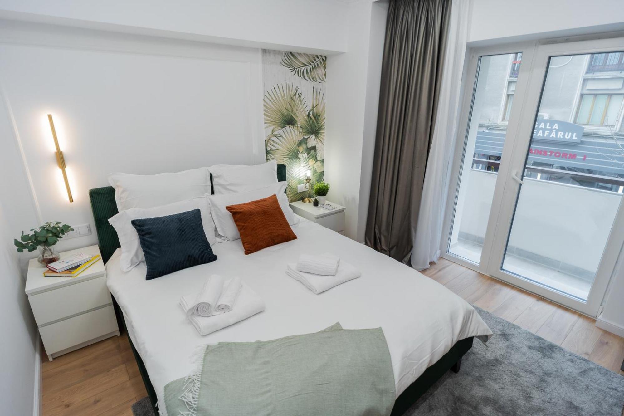 Urban Pearl - Old Town - Unique 4br/3ba Apartment *