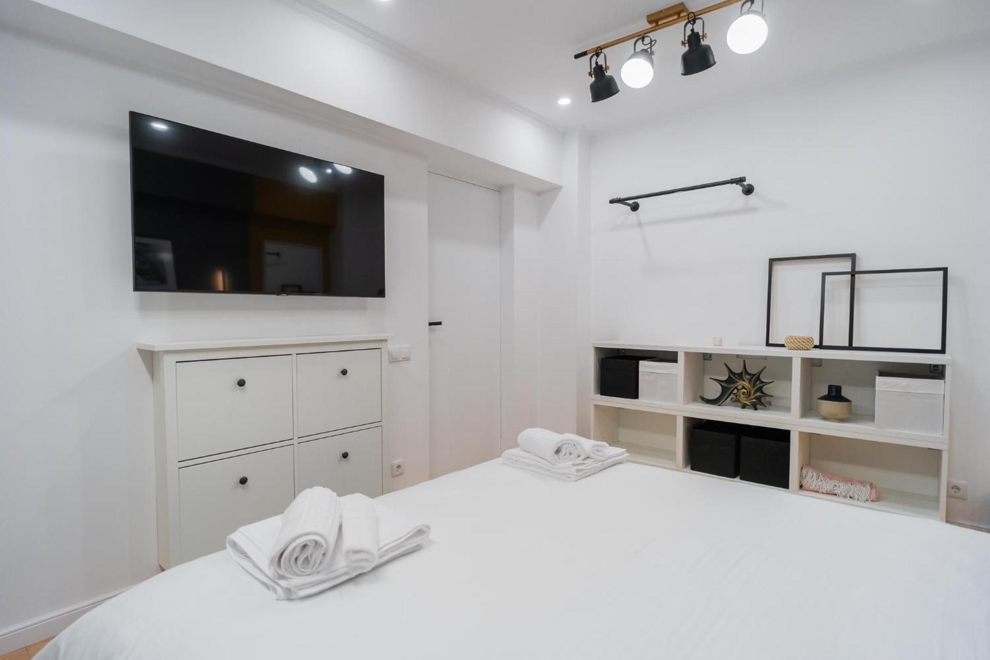 Urban Pearl - Old Town - Unique 4br/3ba Apartment *